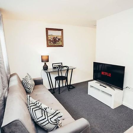 Snug 1Br Apt, Self Check In, Parking, By Derbnb Hilton  Exterior photo
