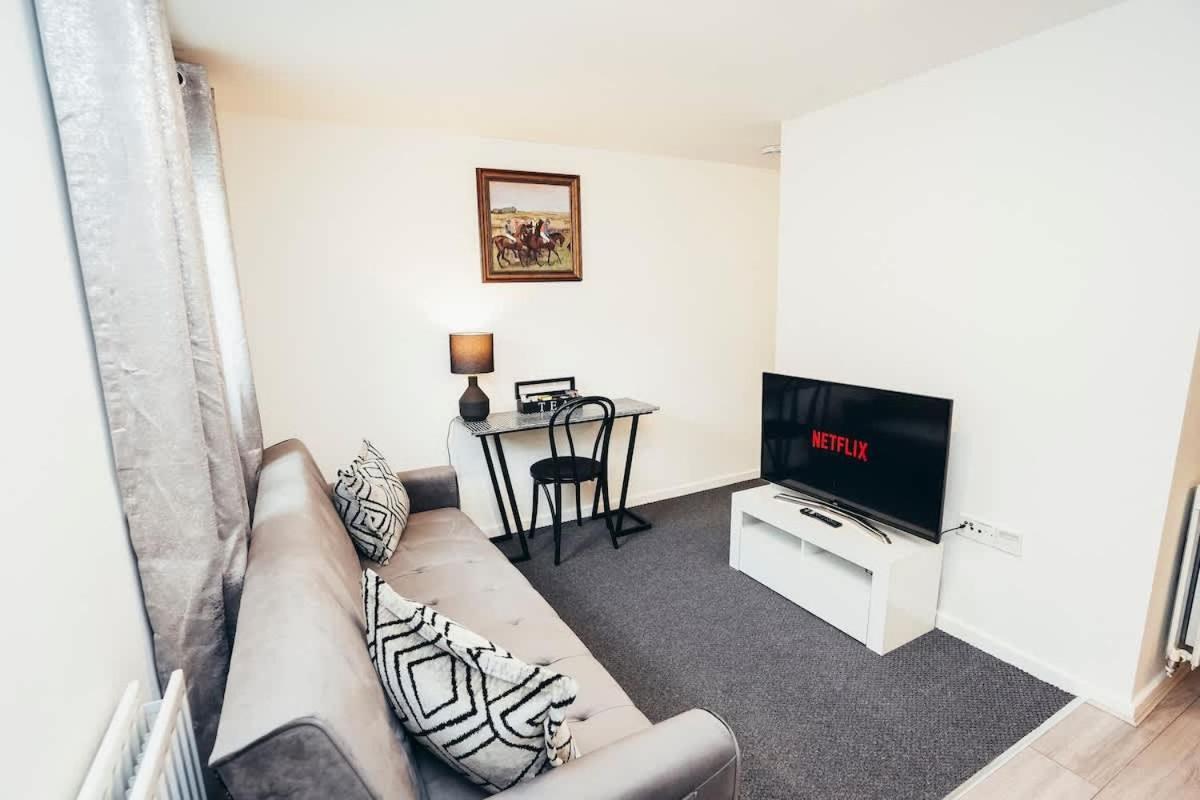 Snug 1Br Apt, Self Check In, Parking, By Derbnb Hilton  Exterior photo
